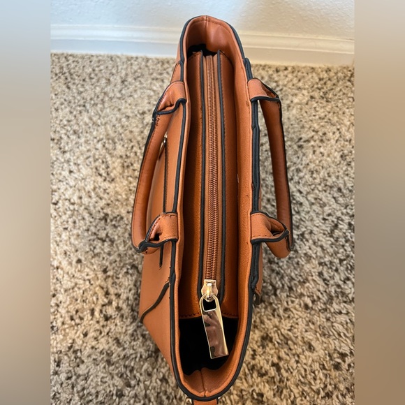 Medium size orange purse - Picture 3 of 4